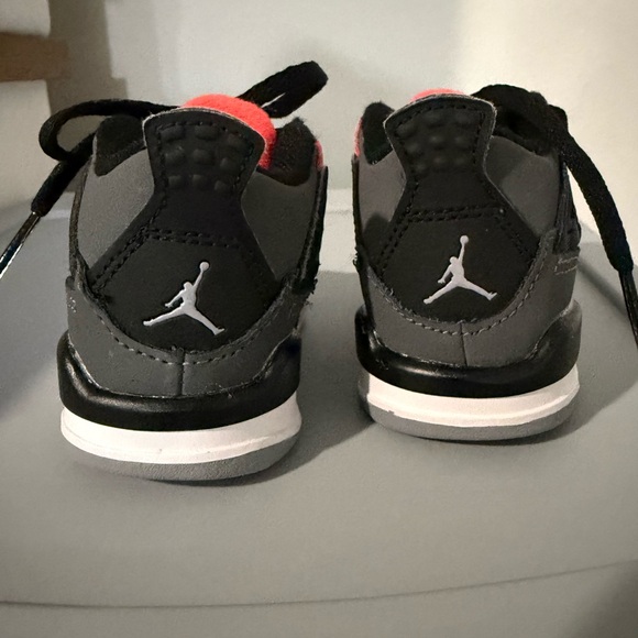 Baby Jordan Retro 4 - Picture 3 of 5